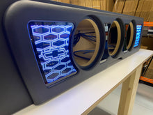 Cargar imagen en el visor de la galería, 2019-2024 GMC Sierra - Chevrolet Silverado Caja de gabinete de subwoofer personalizada de nivel 1 