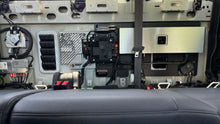 Cargar imagen en el visor de la galería, Rack amplificador Arc Audio con subwoofer cargado de 2500 wrms para camionetas GMC/Chevy BOSE 2019+
